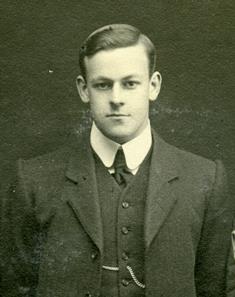 Robert E Cameron (Prefect 1909).